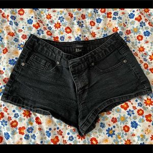 FOREVER 21 BLACK JEAN SHORTS